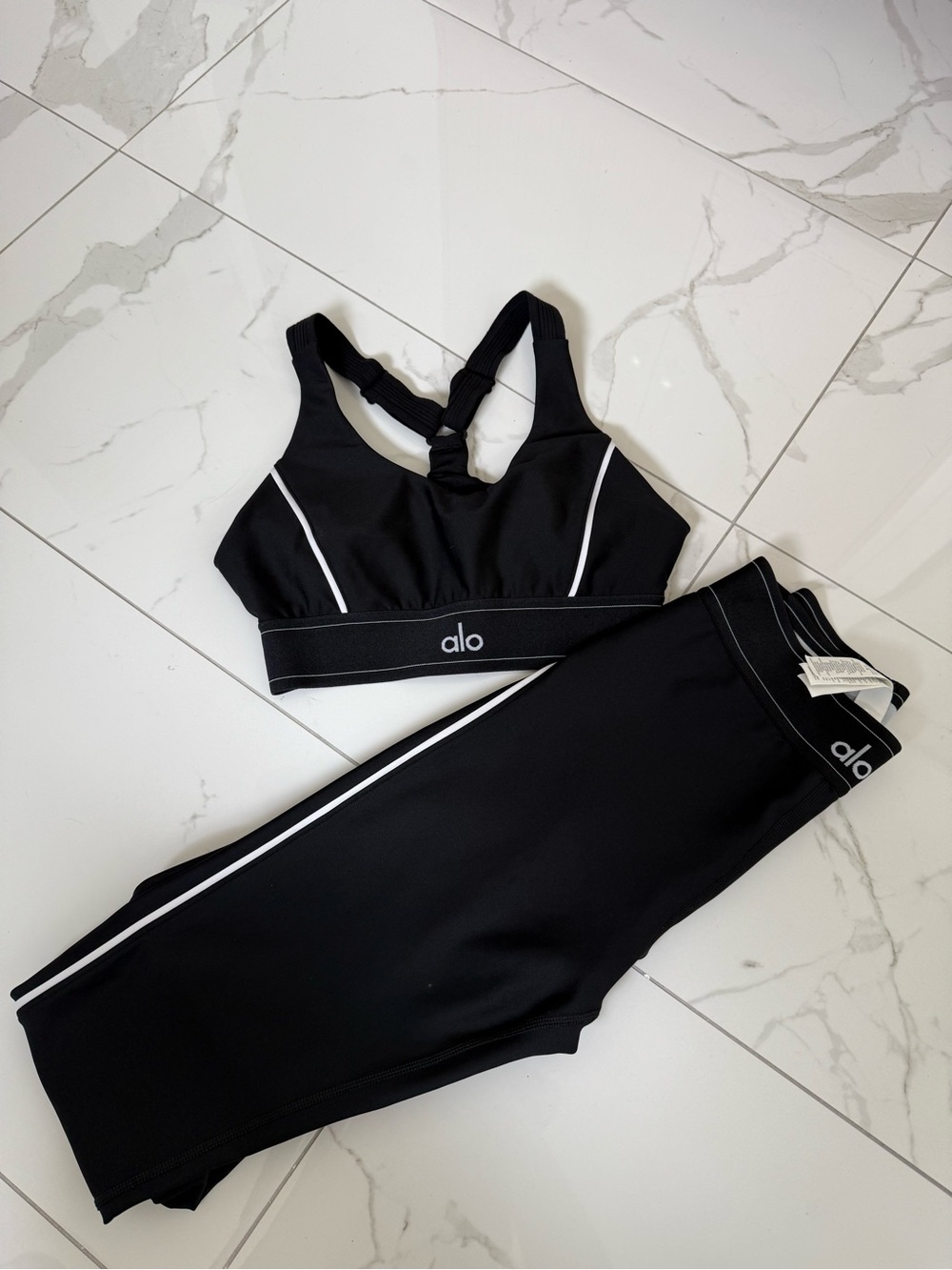 Alo yoga Airlift High-Waist Suit Up Legging and Sports Bra Size Small